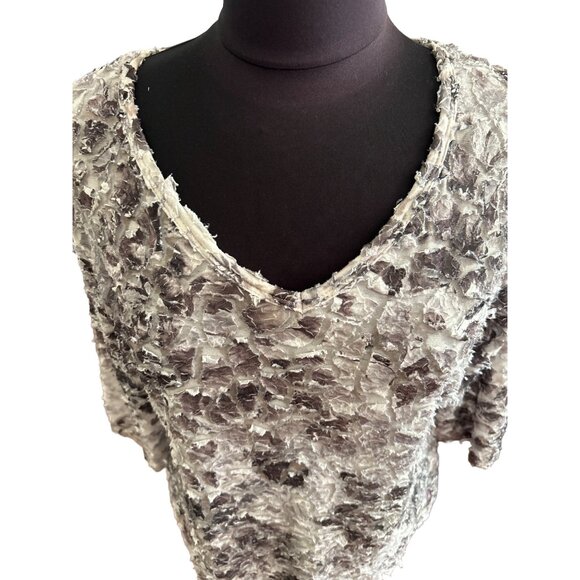 Investments Women's Textured V-Neck Long Sleeve Top Gray & White, Size Medium - Picture 2 of 9